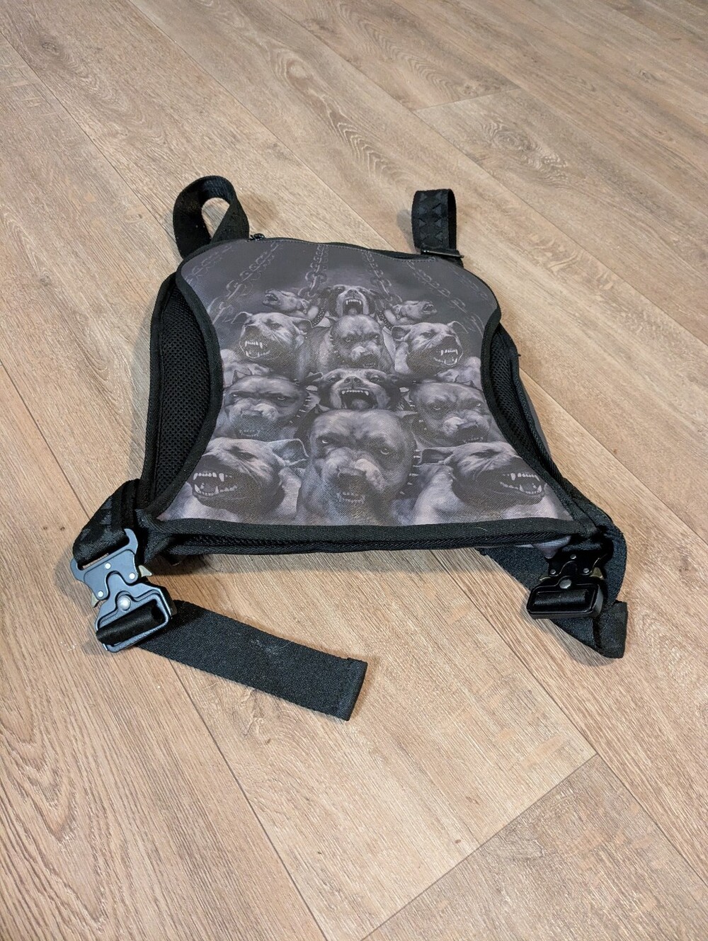 Sprayground Black & Gray Bulldog Graphic Chest Pack - Picture 2 of 4